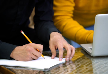 1,1 млн теңге: елімізде ең жоғары жалақы ұсынатын салалар анықталды