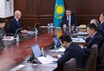 Олжас Бектенов поручил внедрять «умные» технологии в АПК