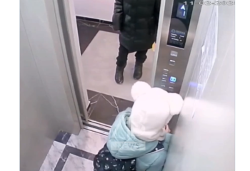 «Қызға да тиіспек болған». Қолына пышақ ұстаған баланың қатысуымен тағы бір видео тарады