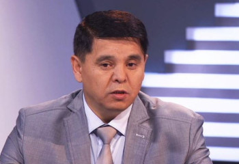 ЕҰУ-де декан болған Қайрат Сақ қызметінен кетті