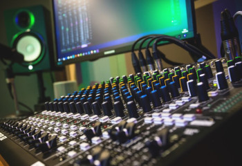 Бүгін Дүниежүзілік радио күні