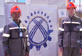 В Караганде создали уникальный логотип Года рабочих профессий из плитки