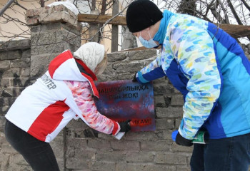 Астанада қауіпті заттардың жарнамасы жазылған қабырғалар боялды