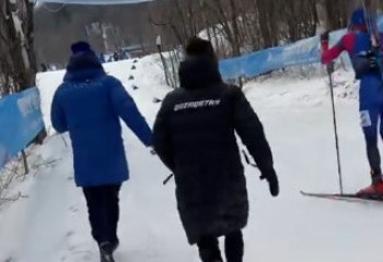«Влад, на золото идёшь!»: поддержка тренера казахстанского биатлониста растрогала соцсети