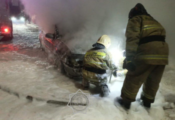 Авто загорелось возле жилого дома Астаны