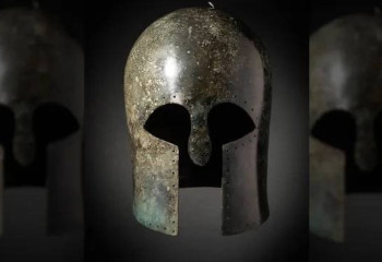 За 100 000 долларов продадут редкий шлем спартанского воина