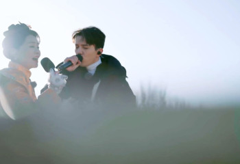 Cultural fusion by Dimash Qudaibergen and Gong Linna