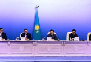 Олжас Бектенов представил активу области Абай нового акима