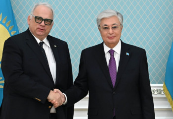 Тоқаев Халықаралық күрес федерациясының басшысын «Достық» орденімен марапаттады