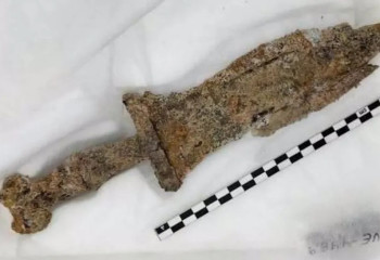 Таинственная могила с кинжалом: останки римского солдата обнаружили в древней крепости в Испании