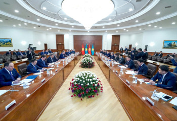 Олжас Бектенов Қырғызстан президент әкімшілігінің басшысымен кездесті