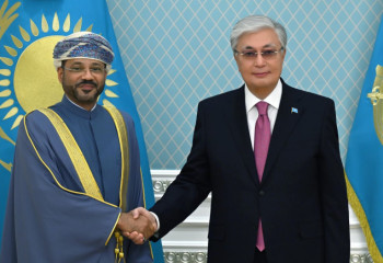 Глава государства принял министра иностранных дел Омана Бадра Аль-Бусаиди