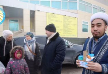 Діни бірлестік өкілдері коммуналшыларға бауырсақ пен шай тартты