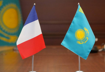 Kazakh Minister of Transport meets with Ambassador of France