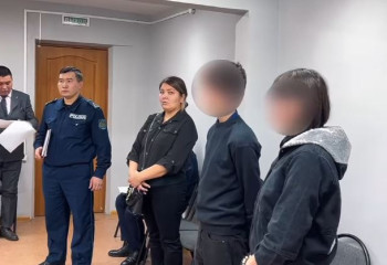 Оқушыны ұрып-соққан: үш баланың әке-шешесі ата-ана құқығынан айырылды