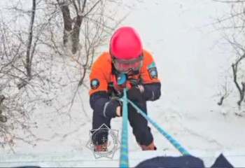 ТЖМ құтқарушылары қарт адамдарды пәтерден аман алып шықты