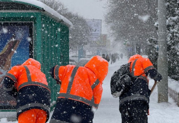 Ақтауда толассыз жауған қар қалай күреледі