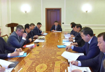 Ерлан Қарин этносаралық келісім мәселелері бойынша кеңес өткізді