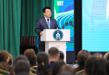 Министр просвещения встретился с преподавателями и студентами педагогических вузов Алматы