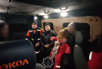 В области Абай спасатели использовали вездеход для транспортировки больного ребенка
