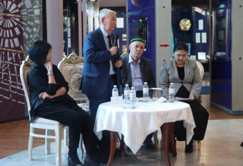 В Алматы отметили 165-летие народного поэта Нурпеиса Байганина