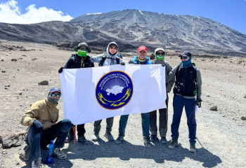 Пик «Килиманджаро» покорен в честь 30-летия Ассамблеи народа Казахстана