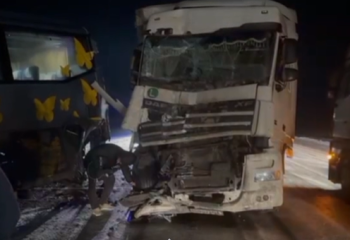 Ақтөбе облысында жолаушылар автобусы жүк көлігімен соқтығысқан