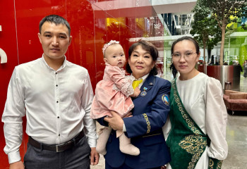 Пойызда сәбиін дүниеге әкелген ана жолсерікке шынайы алғысын білдірді