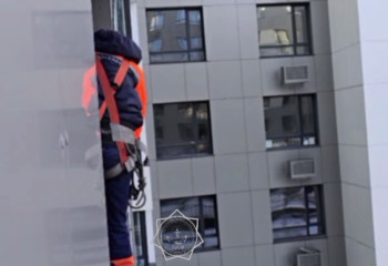 Еще одного малыша вызволили из запертой квартиры столичные спасатели