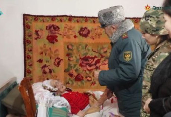 Шымкентте әскерилер соғыс ардагеріне құрмет көрсетті