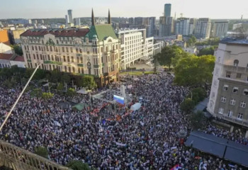 Serbian protesters pressure government over railway disaster