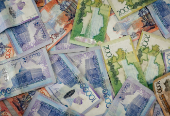 Қазақстан өңірлерінде 8 наурызға орай әйелдерге қанша теңгеден беріледі