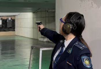 В полиции Астаны прошли соревнования по стрельбе среди женщин