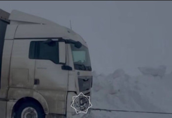 ТЖМ қызметкерлері ауыр жүк көліктеріне көмекке келді