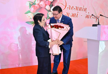 Берік Уәли семейлік әйелдерді 8 наурыз мерекесімен құттықтады