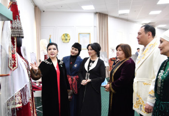 Астанада ұлттық киімдер мен зергерлік бұйымдар көрмесі өтті