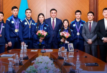 Шымкентте тарихи жеңіске жеткен спортшыларға құрмет көрсетілді