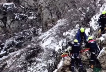 Алматыда 1280 метр биіктіктегі жартастан құлап кеткен адам аман қалды