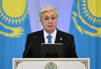 Президент Казахстана наградил граждан государственными наградами