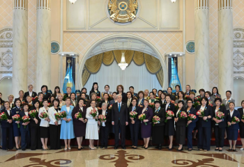 В Казахстане впервые присвоены новые почетные звания для строителей и промышленников