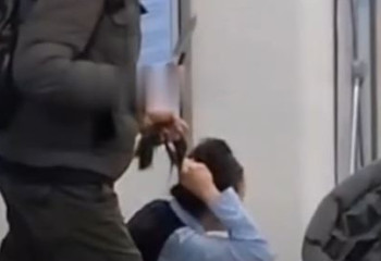 Алматыда ер адам әуежай қызметкерін кепілге алды