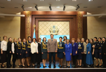 Семь сотрудниц МЧС Казахстана награждены государственными наградами в канун 8 марта