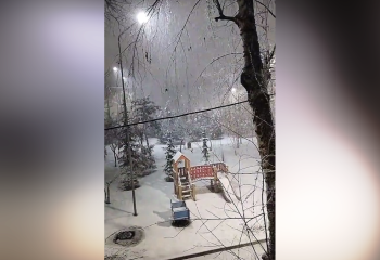 Гром, молния и снег: в Алматы зафиксировали редкое природное явление