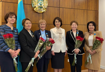 Үздік дәрігерлерге мемлекеттік наградалар табысталды
