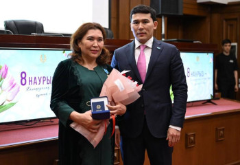 Медали «Ерен еңбегі үшін» вручили женщинам, внесшим вклад в развитие туризма и спорта Казахстана