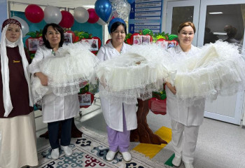 В Туркестанской области поздравили женщину, родившую тройню