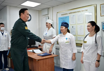 В Астане поздравили военных медиков и пациенток