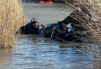 Сотрудники МЧС спасли охотника из камышовых зарослей