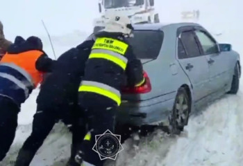 В области Жетісу из снежного плена спасены 12 человек