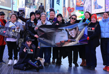 Клип Димаша Кудайбергена показали на экранах Таймс-сквер в Нью-Йорке